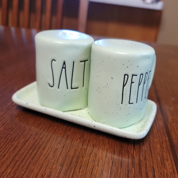 Rae Dunn Kitchen Rae Dunn Salt And Pepper Shakers With Tray